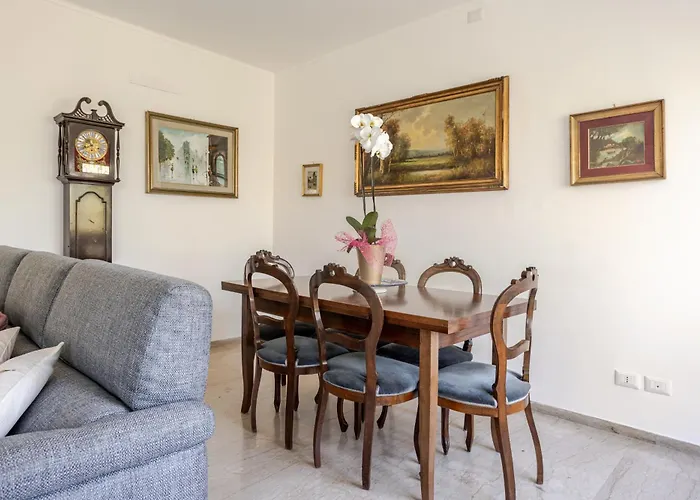 Francis House Apartment