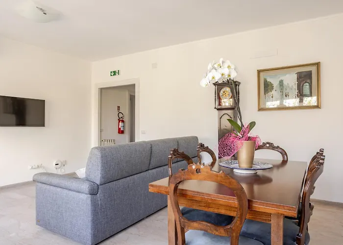 Francis House Apartment