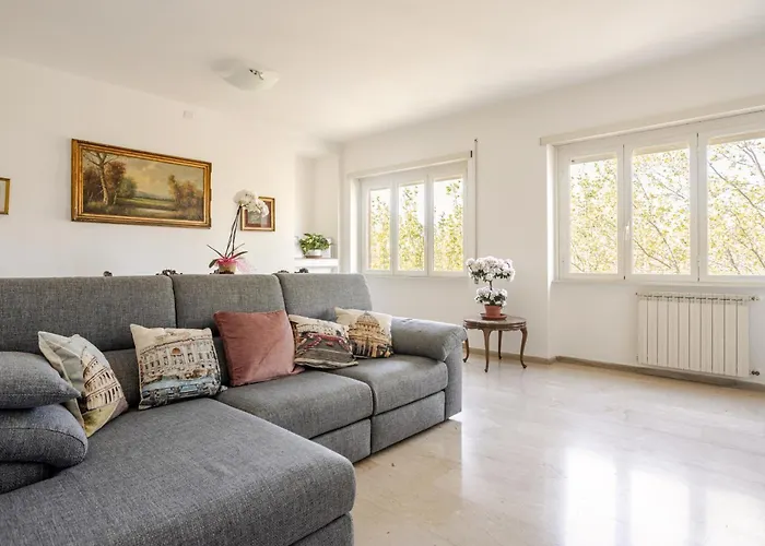 Francis House Apartment *